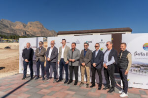 Colocamos la primera piedra de “Porta Nucía”: un nuevo parque comercial en Alicante