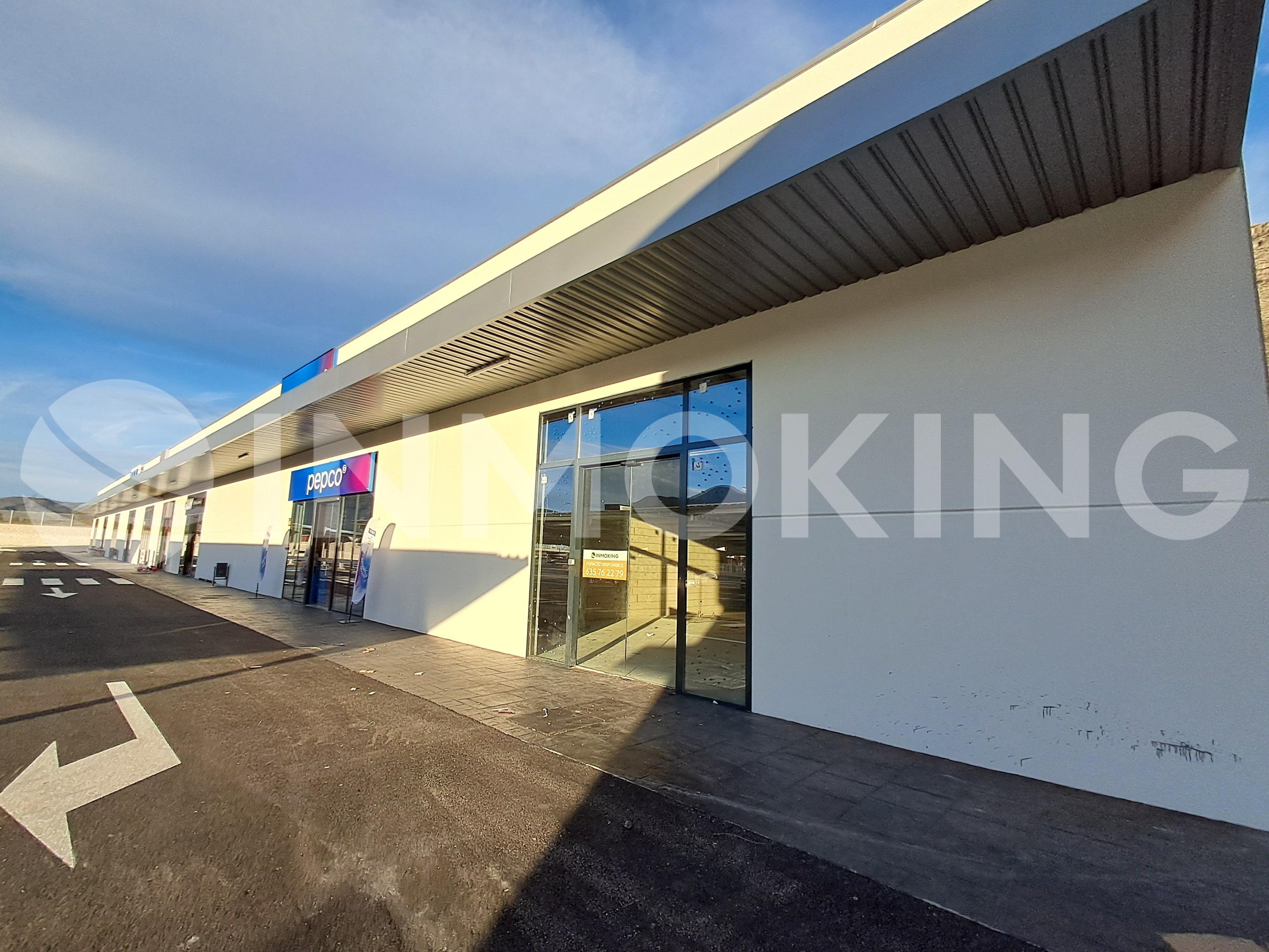 Foto de la propiedad Local comercial de 425 m² en el Parque Comercial Tavernes de Valldigna 