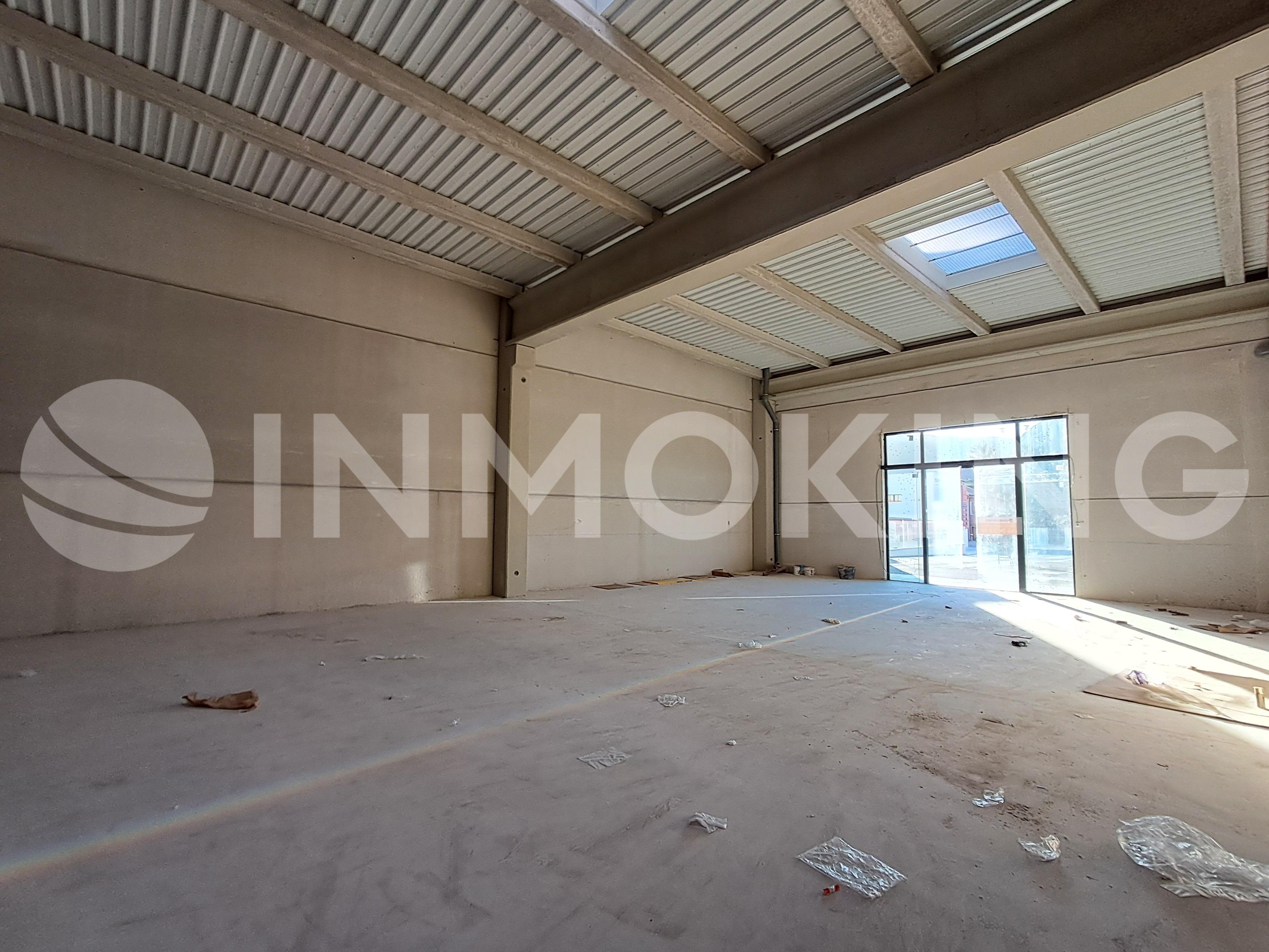 Foto de la propiedad Local comercial de 425 m² en el Parque Comercial Tavernes de Valldigna 