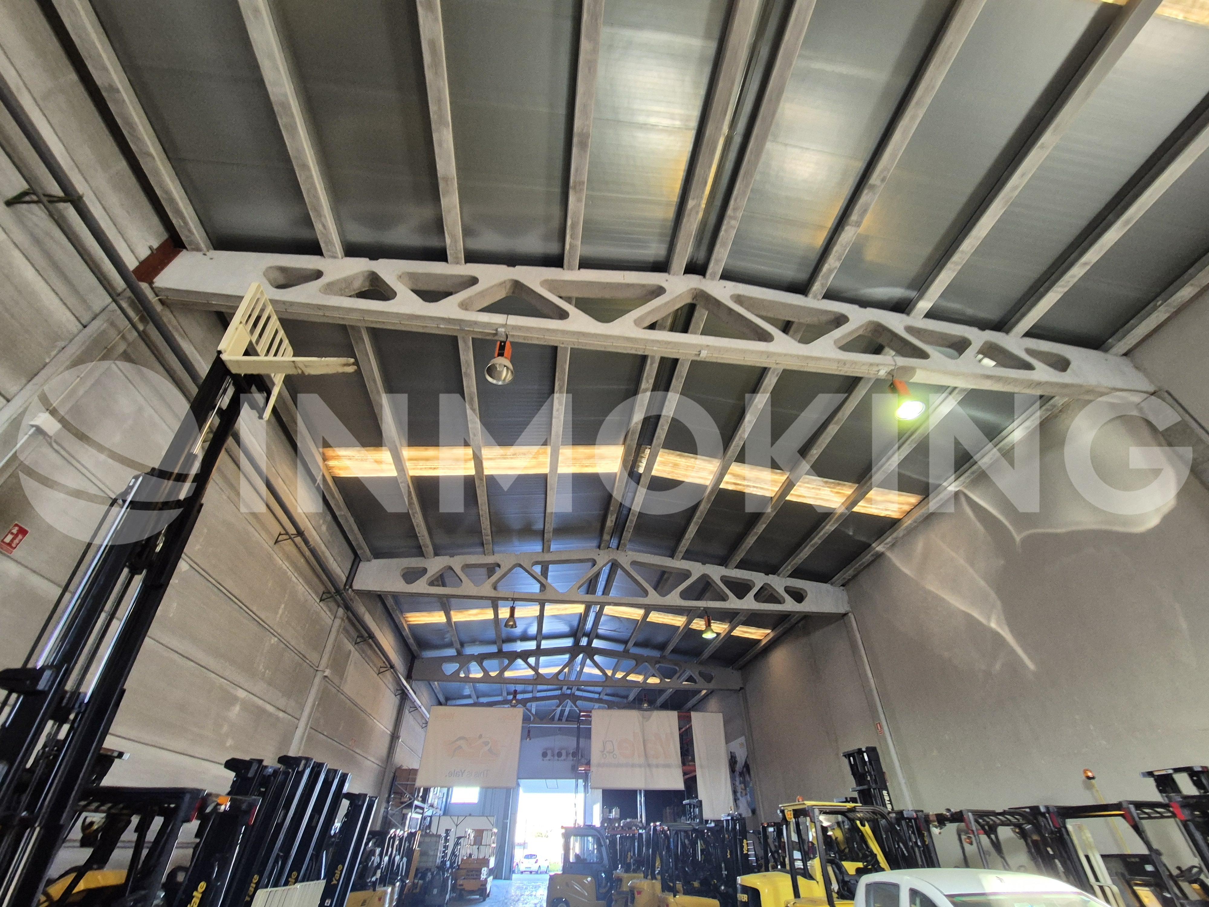 Foto de la propiedad Nave industrial en alquiler con oficinas sita en primera línea de la v-31