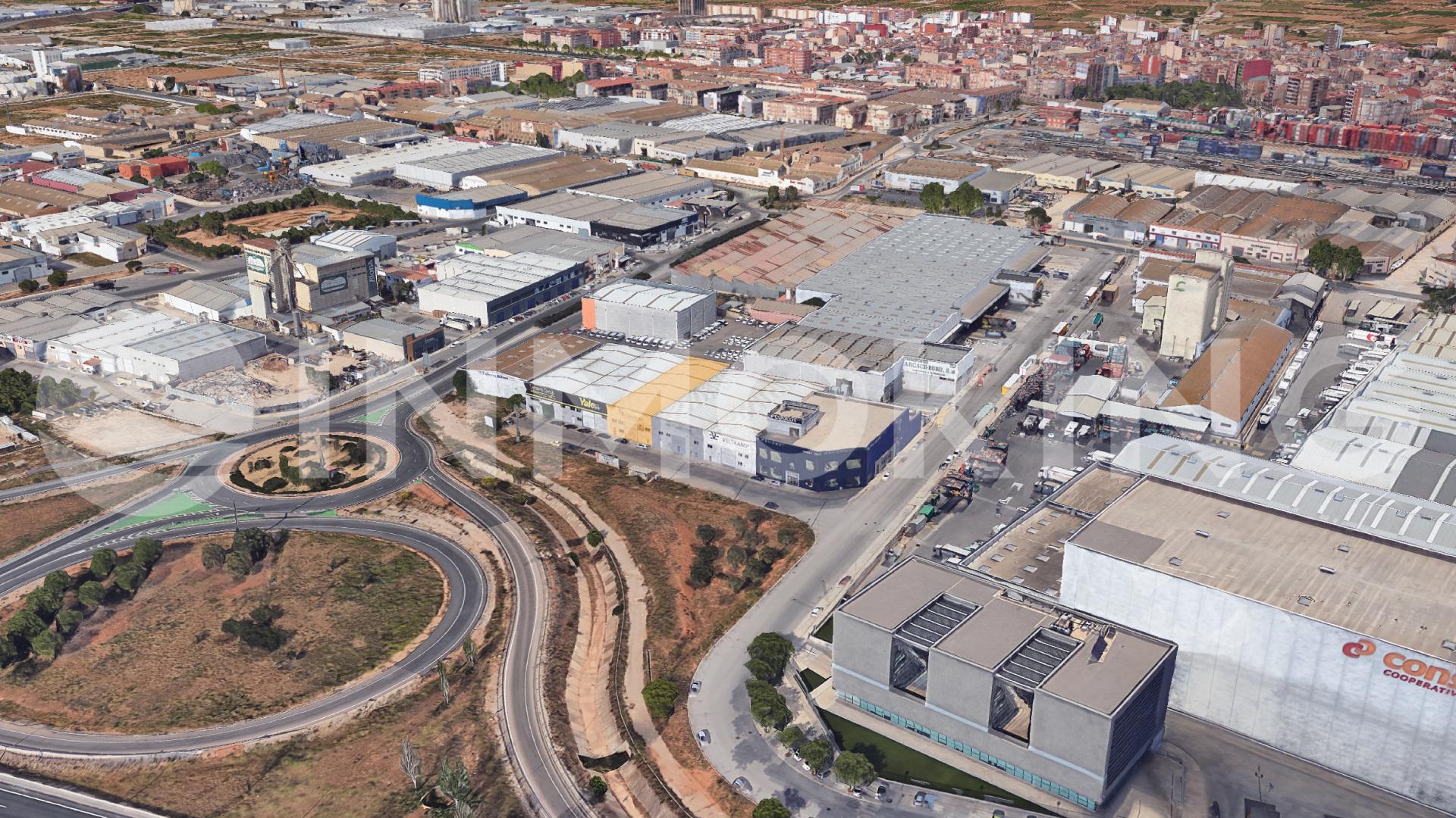 Foto de la propiedad Nave industrial en alquiler con oficinas sita en primera línea de la v-31