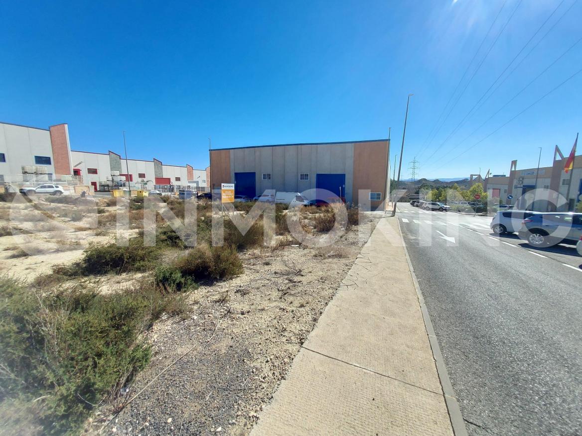 Foto de la propiedad Suelo P.I. Base 2000_San Martín - Parcela 15-3;15-4