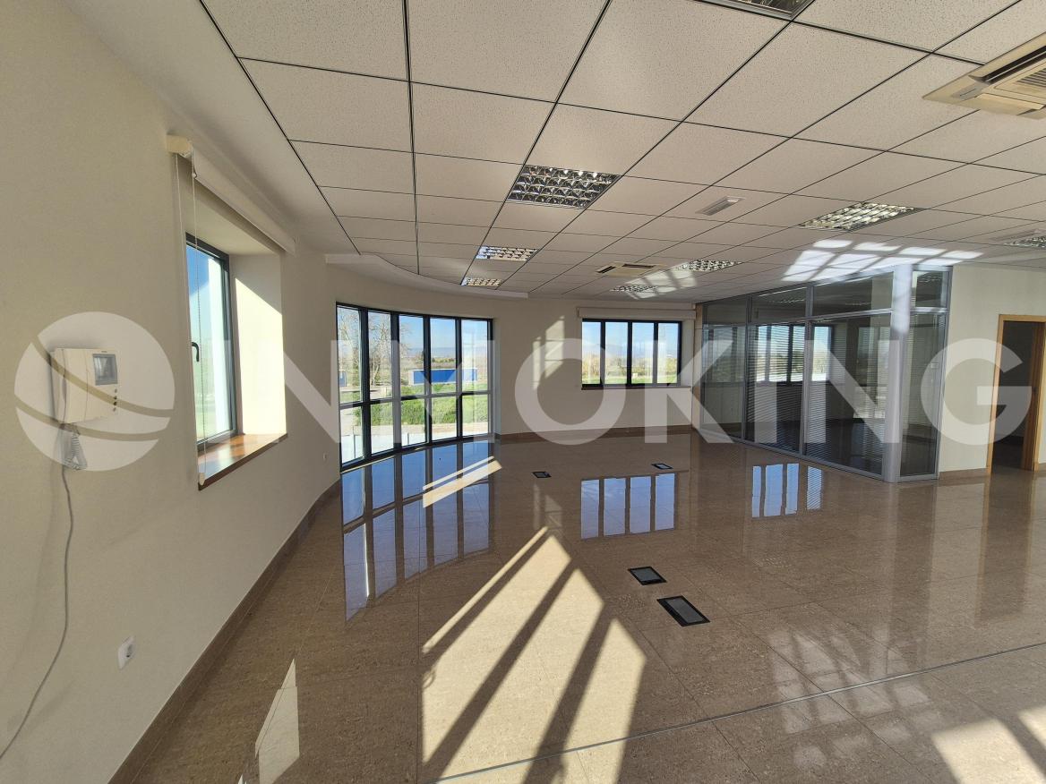 Foto de la propiedad Edifico de oficinas en alquiler 