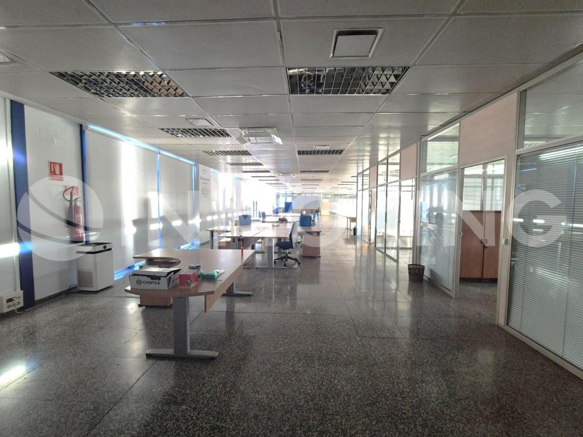 Foto de la propiedad Edificio de oficinas y naves en P.I Vara de Quart 