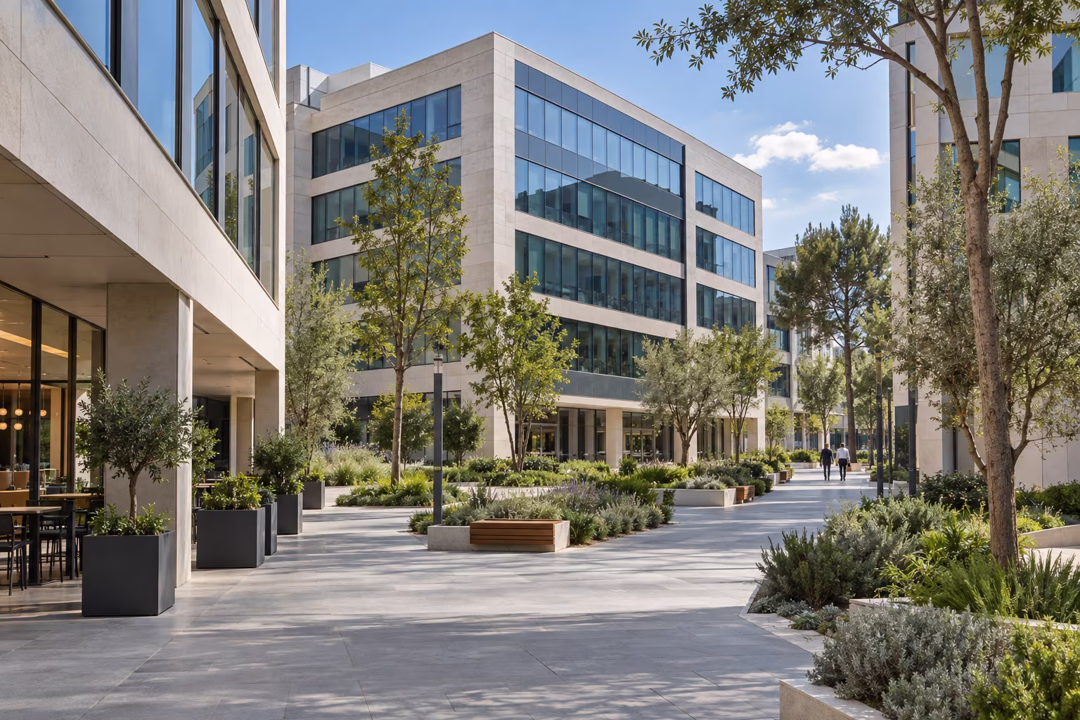 Parque empresarial con edificios de oficinas y zonas ajardinadas